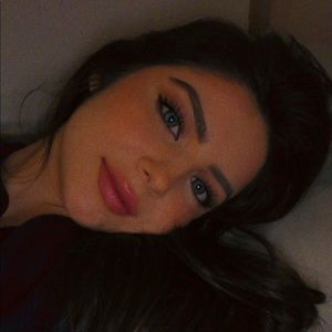 Meet your Posher, Selena